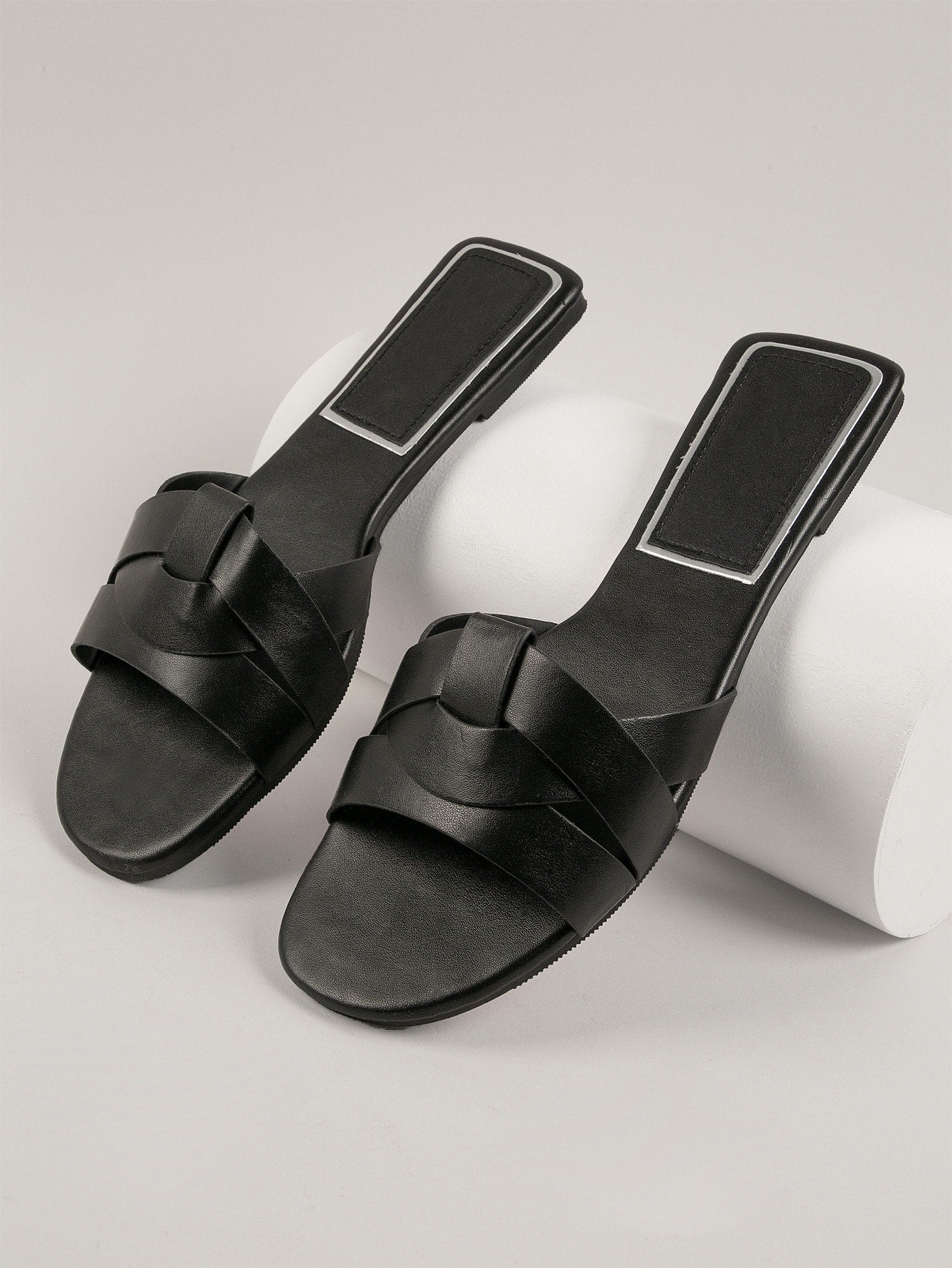 Sandalias planas minimalistas