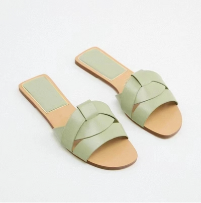 Sandalias planas minimalistas